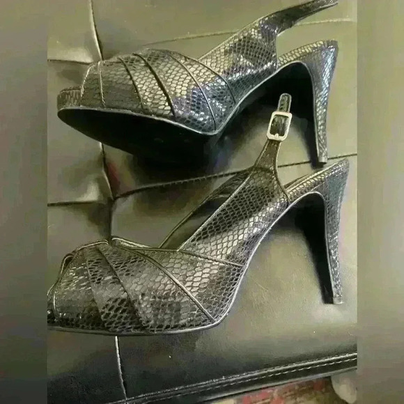 White House Black Market Emeril Black Snakeskin High Heel Sandals size 8. - Picture 3 of 5